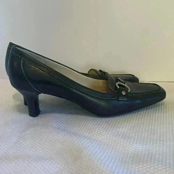 Anne Klein Black Heels - Picture 1 of 14